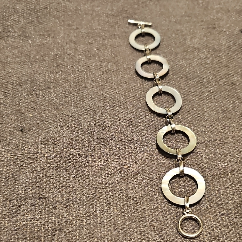 Elegant Shell-style Circle Link Toggle Bracelet